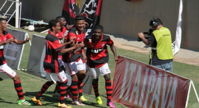 Agente é acusado de enganar jovem com falsa proposta do Flamengo