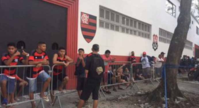 Torcida do Fla esgota 40 mil ingressos para clássico de sábado com Botafogo