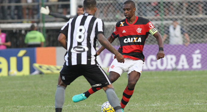 Fora contra o América-MG, Réver dá moral a Juan e Donatti: “Têm a confiança do grupo”