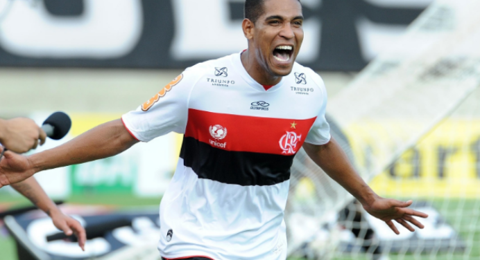 Lembranças: Em 2012, Cleber Santana fez sua estreia pelo Fla, enfrentando o Atlético-GO