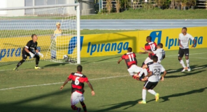 Flamengo domina jogo, mas perde para o Botafogo e está fora da Copa RS Internacional Sub-20