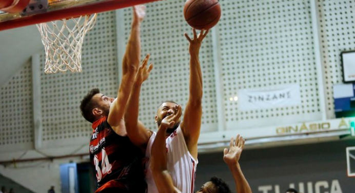 Em duelo rubro-negro, Vitória recebe o Flamengo em Salvador pelo NBB