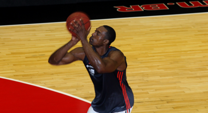 Com estreia do pivô Hakeem Rollins, Flamengo encara o Franca em casa