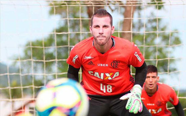 Paulo Victor e Flamengo negociam rescisão de contrato