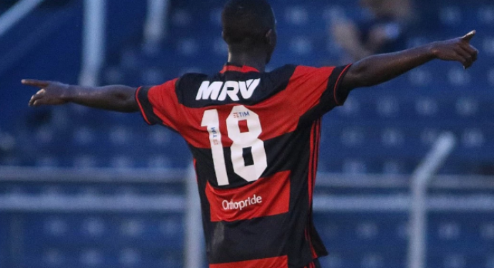 “Vinícius Jr. não teve personalidade de Neymar e deixou que seus agentes decidissem”, afirma jornal catalão