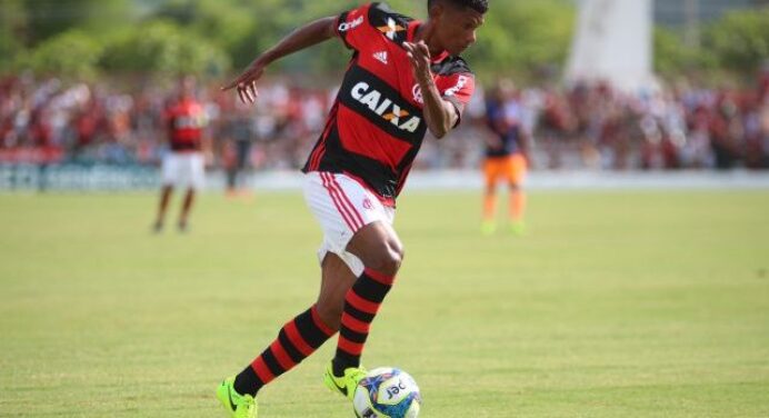 André Rocha: “Márcio Araújo é o 5º passador do BR-2017, mas quem constrói no Fla é Trauco”