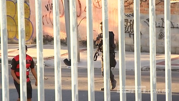 Veja imagens da confusão entre torcidas de Fla e Botafogo e a polícia