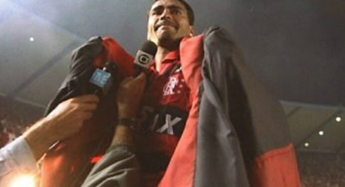 Romário em Vermelho e Preto