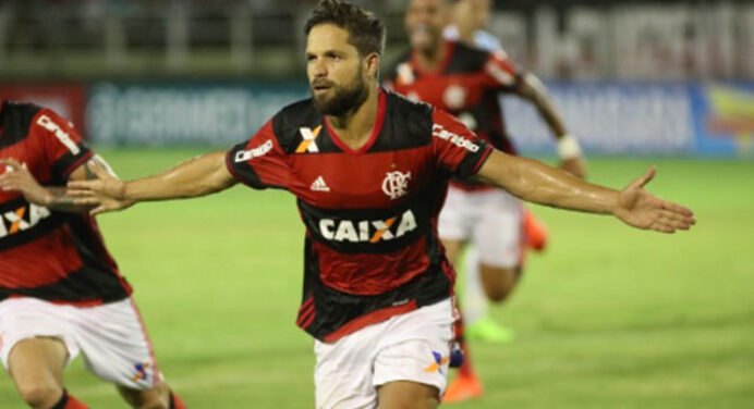 Diego iguala marca de oito anos e vive momento mágico no Fla