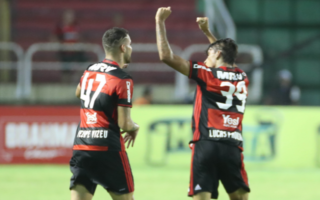 Após golaço, Paquetá agradece a torcida: “Fico muito feliz pelo carinho”