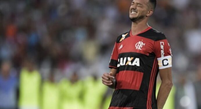 Flamengo garante esforço para ficar com Réver: ‘Esperança é ficar com ele’