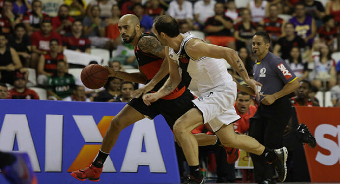 Flamengo vence Vasco e permanece na liderança do NBB