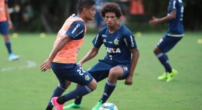 Três volantes, Ederson, Berrío… os primeiros testes de Zé no Fla sem Diego