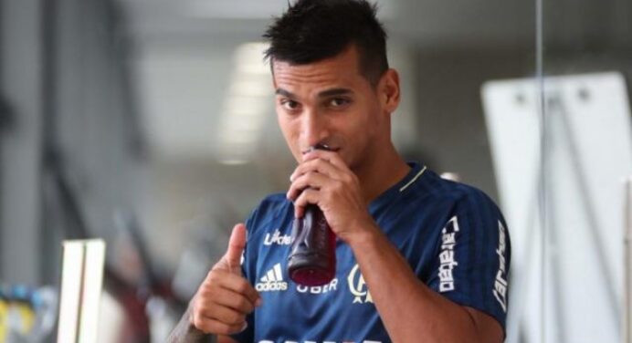 Trauco despista pergunta de repórter sobre clima ruim no Flamengo