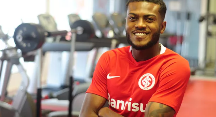 Cirino aguarda liberação do Fla para se transferir ao Al Nassr