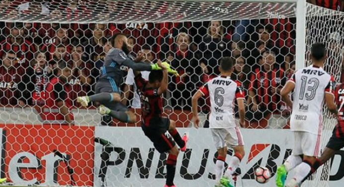 PVC: “Flamengo sofre 40% dos gols de cabeça”