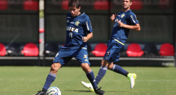 Conca foi um dos destaques na goleada do Flamengo em jogo-treino no Ninho