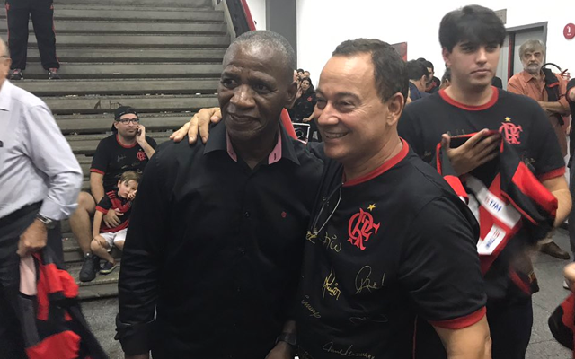 Fla lança oficialmente camisa que homenageia ídolos