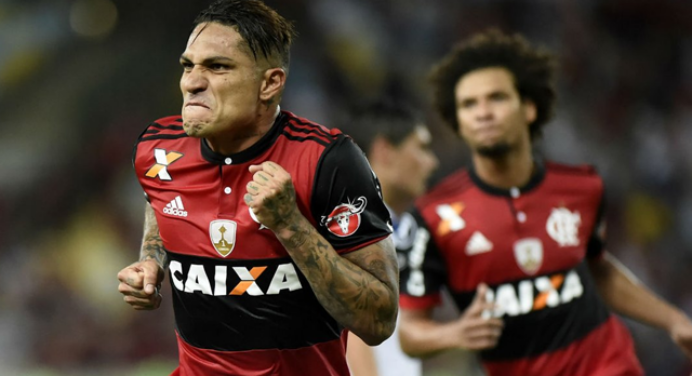 Melhor ‘9’ do momento? Guerrero leva a melhor em disputa entre internautas