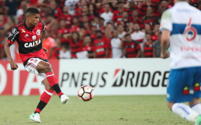 Jogador de futebol de uma perna só persegue sonho do esporte