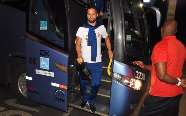 Jogadores do Fla chegam à Fonte Nova para enfrentar o Bahia