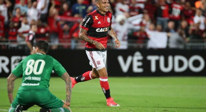 Guerrero ganha capa de jornais peruanos após atuação de gala