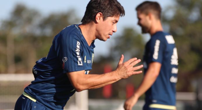 “Jogar no Flamengo, eu acho que ele não joga”, diz comentarista sobre Conca