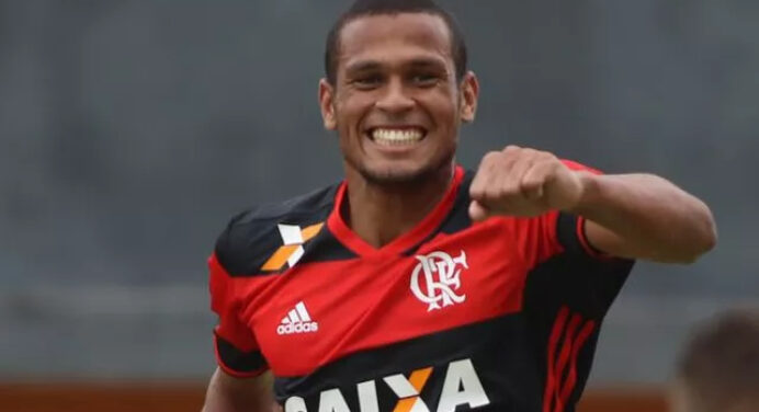 Atacante da base do Flamengo acerta ida ao Benfica