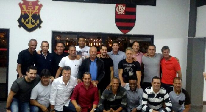 Flamengo homenageia pentacampeões de 92