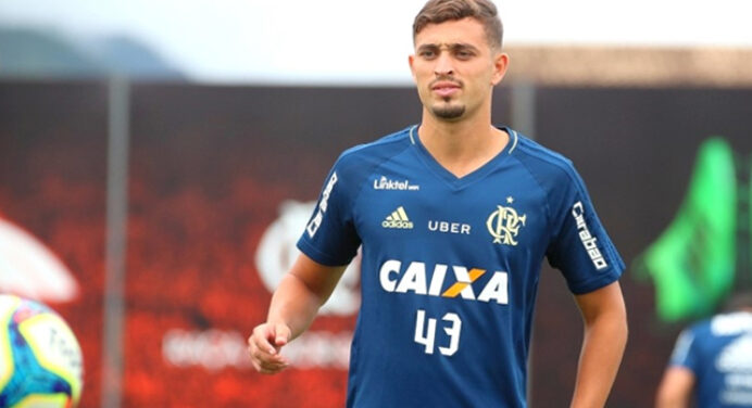 Merece a vaga? Com lesão de Réver e Juan poupado, Léo Duarte espera chance