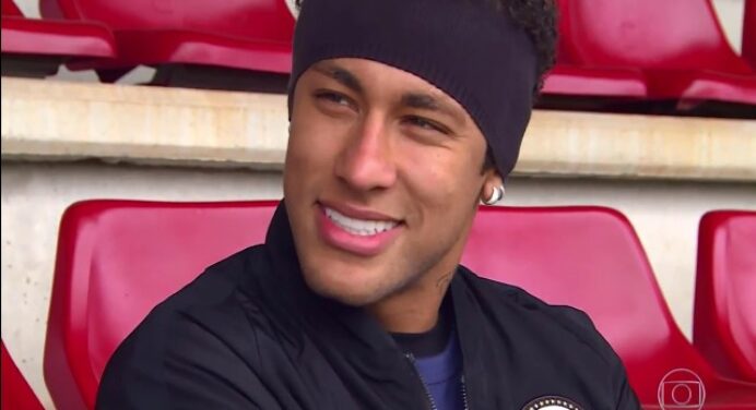 Neymar diz que a torcida o fez se apaixonar pelo Fla; clube responde