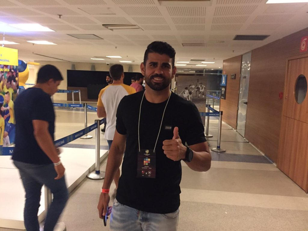 Empolgado com a torcida do Fla, Diego Costa diz que “deu vontade de entrar em campo”