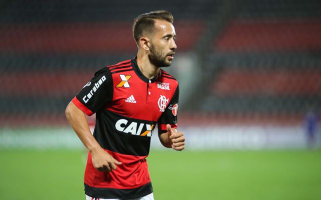 Everton Ribeiro fala sobre erros no primeiro tempo: “Vamos tentar acertar mais”