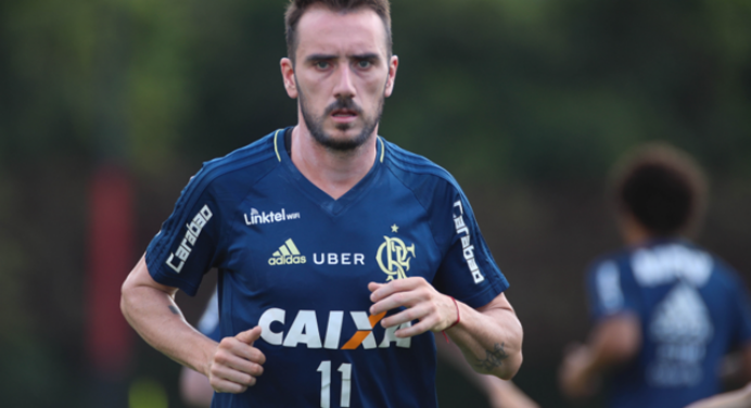 Rueda elogia esforço e versatilidade de Mancuello após atuação contra o Corinthians