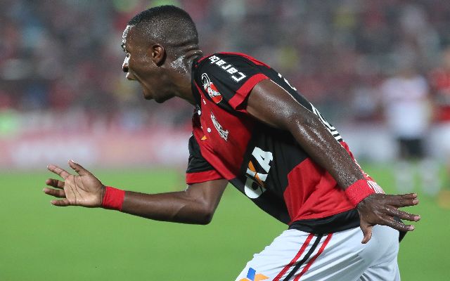 Gols, dribles e parceria: A primeira vez de Vinicius Jr. como protagonista no Fla