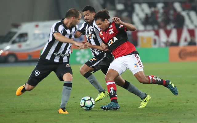 Cadê você? Pouco mais de mil ingressos vendidos para torcida do Botafogo