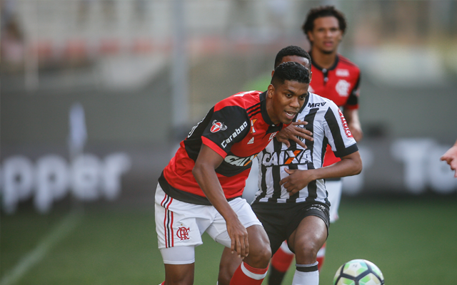 Atlético/PR vence e Flamengo cai mais uma posição