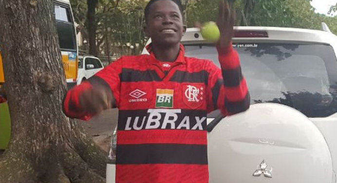 Com ajuda de Diego e do Flamengo, jovem deixa as ruas e volta aos estudos