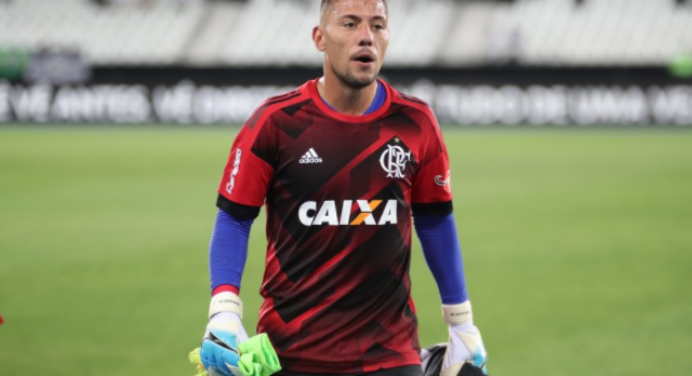 Diego Alves assume de vez a posição e terá papel de “bombeiro” no Flamengo