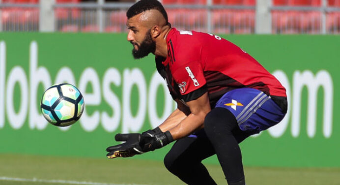 O jogo de Alex Muralha: fé, apoio irrestrito e boa atuação