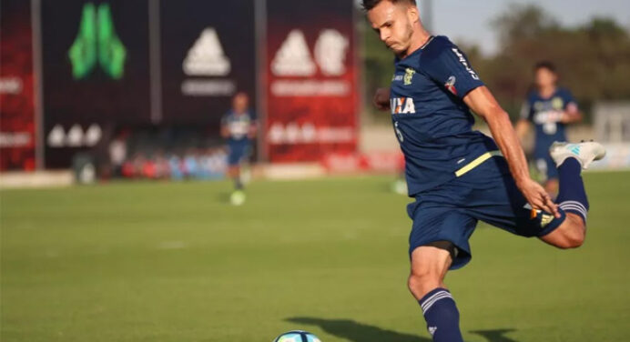 Análise do próximo jogo, titularidade e mais; veja coletiva de Renê