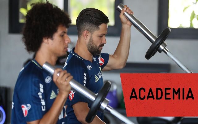 Vídeo: Treino físico na academia e convocação de Diego para a Seleção