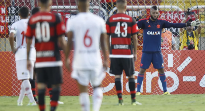 Último jogador a ter pênalti defendido por Muralha, Geraldo elogia: “Acertou o canto”