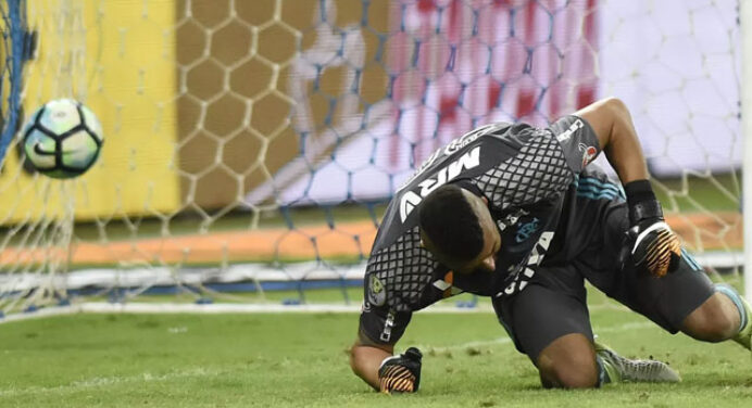 Perrone: “Muralha também é um pouco vítima no Flamengo”