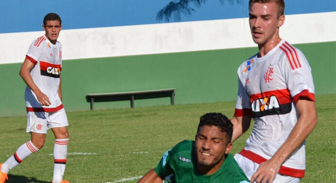 Flamengo dispensa zagueiro da base