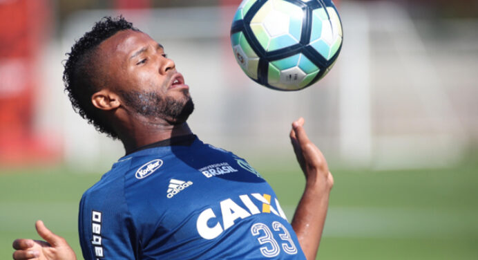 Representante de Rafael Vaz nega qualquer negociação com a Ponte Preta