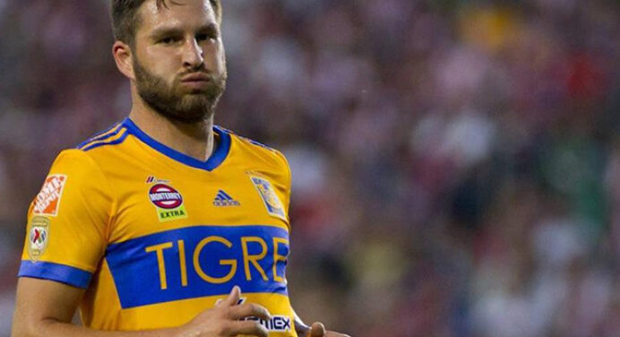 Besiktas, time de Vagner Love, estuda contratação de Gignac