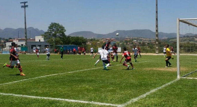 Sub-14 está nas quartas de final da Copa Dadazinho