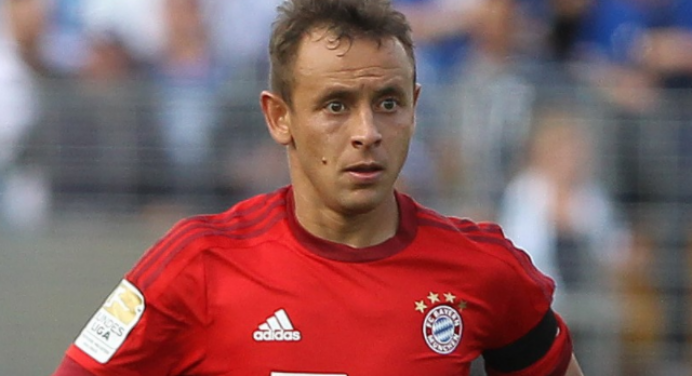 Edmundo minimiza possível chegada de Rafinha ao Flamengo: “Ele é só experiente”