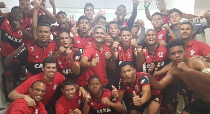 Sub-17 vence Cruzeiro e vai à semi da Copa do Brasil